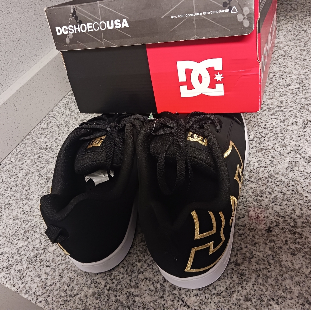 DC Shoes 9.5 Womens Black